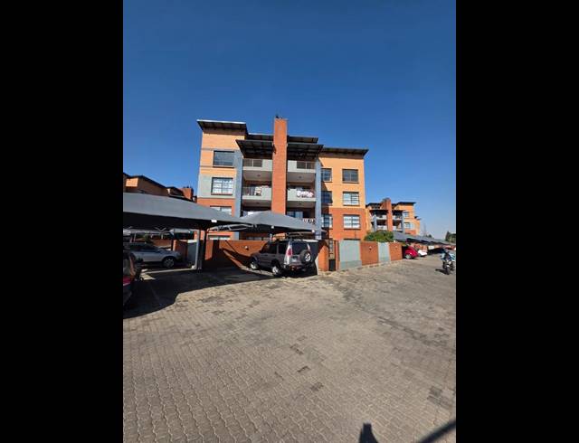 3 BEDROOM TOWNHOUSE FOR SALE IN EVELEIGH